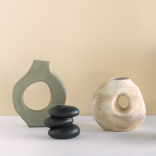 Load image into Gallery viewer, Organic ceramic vase