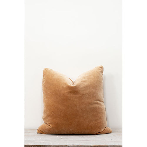 Deep camel cushion 50x50