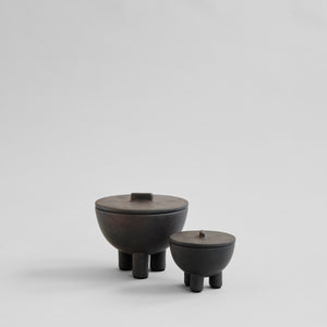 Mini pot on legs in dark brown